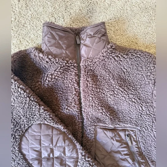 ALO Yoga Sherpa Edge Bomber Jacket - Picture 3 of 4